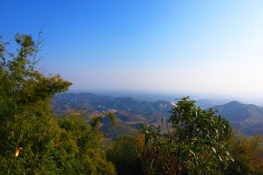 兴宁鸡鸣山风光