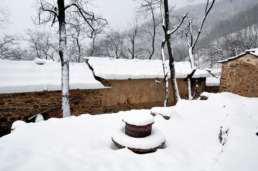 雪后小山村