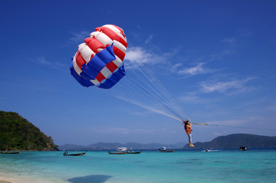 【泰国珊瑚岛:水上跳伞摄影图片】泰国珊瑚岛