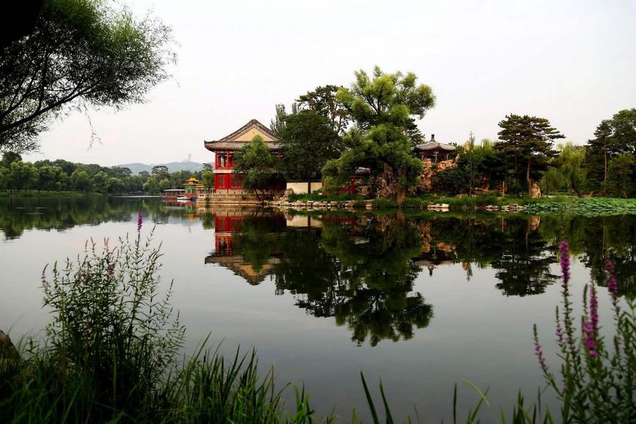 承德避暑山庄"烟雨楼"