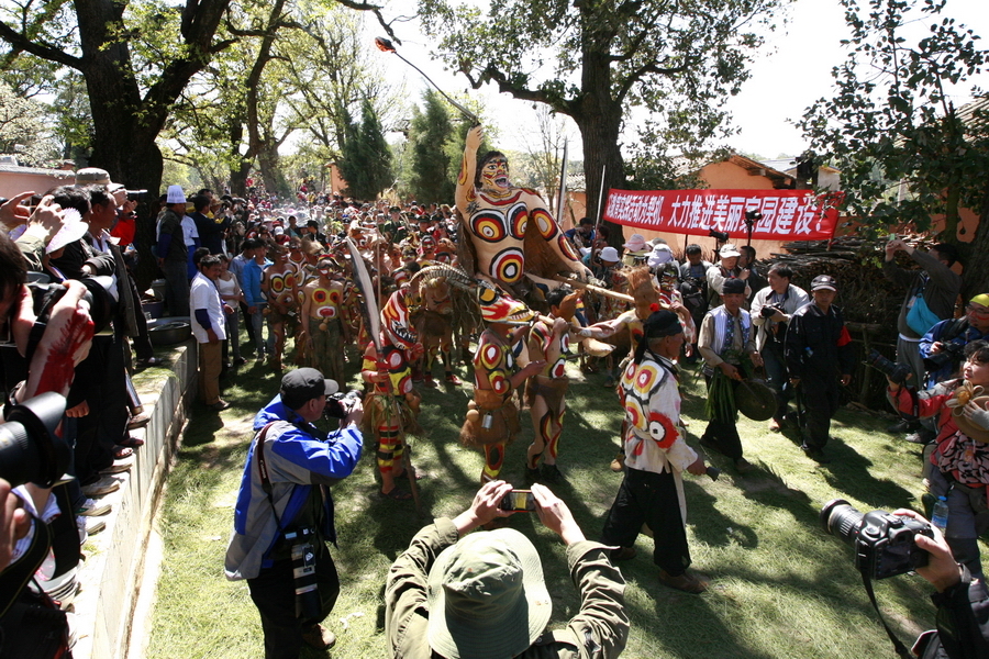 【闻名中外的阿细祭火节摄影图片】生活摄影