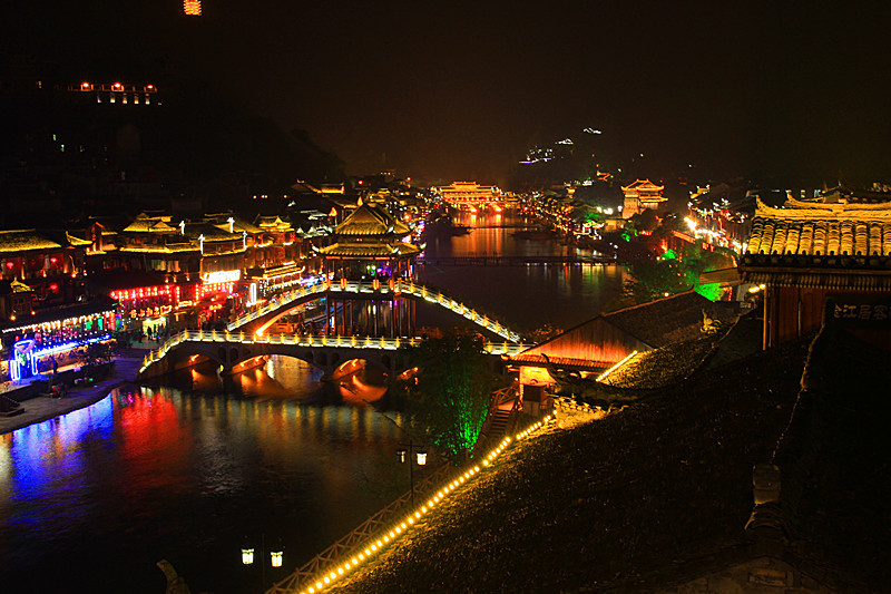 【凤凰古城夜景 烟雨凤凰 风雨边城摄影图片】凤凰_网