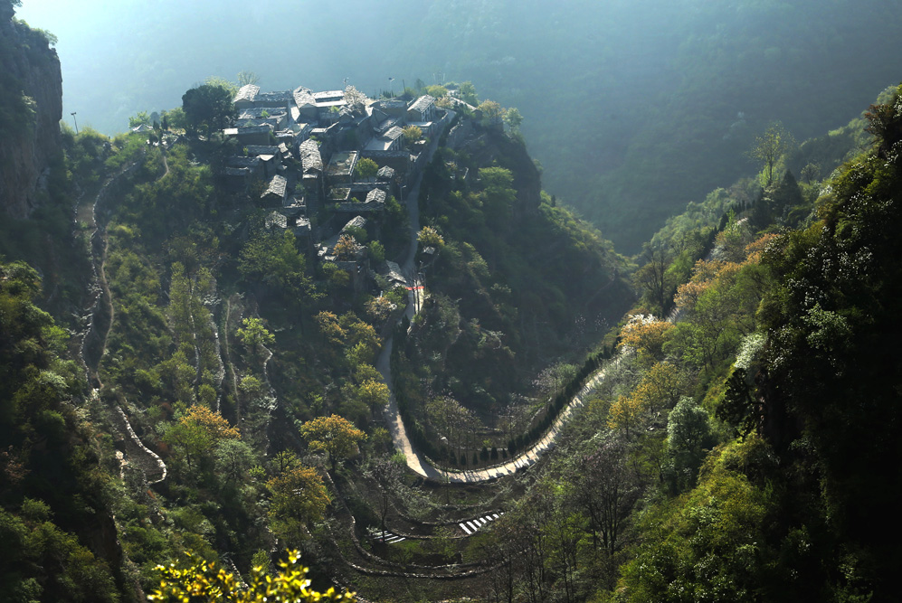 重走太行天路游下石壕村