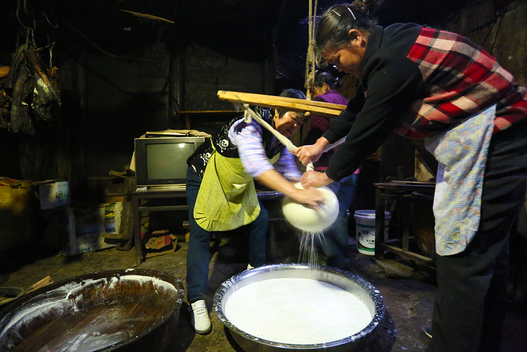 【豆腐制作摄影图片】江口纪实摄影