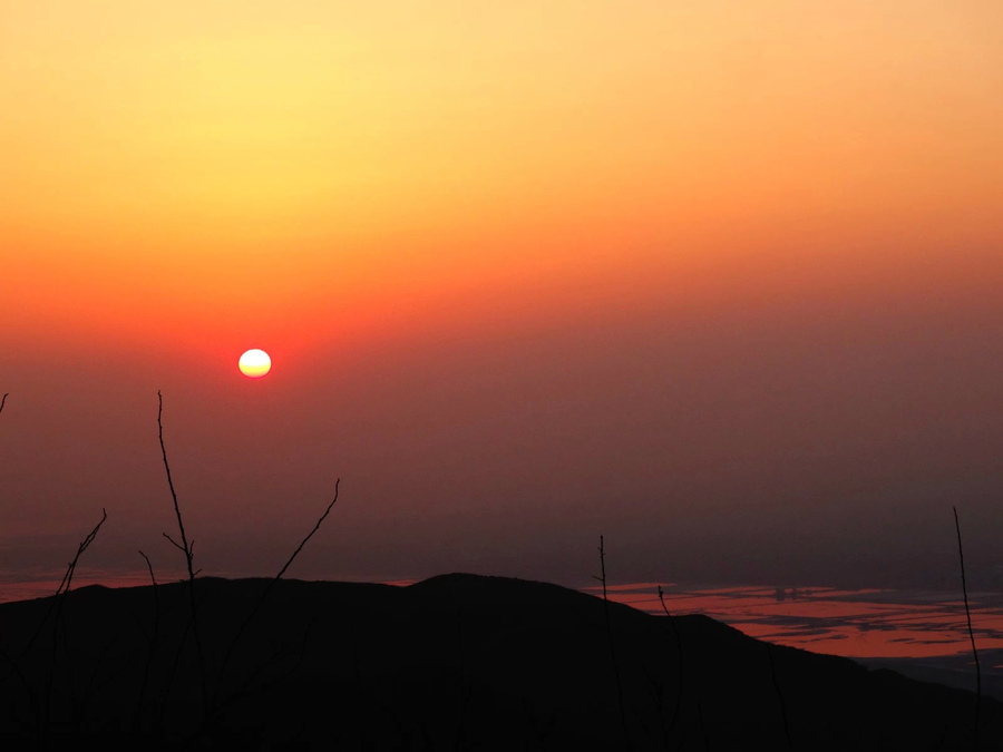 夕阳山顶