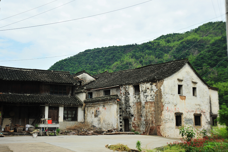 查看大图 手机看图 作品简介 冢斜村位于绍兴柯桥区南部山区由稽东