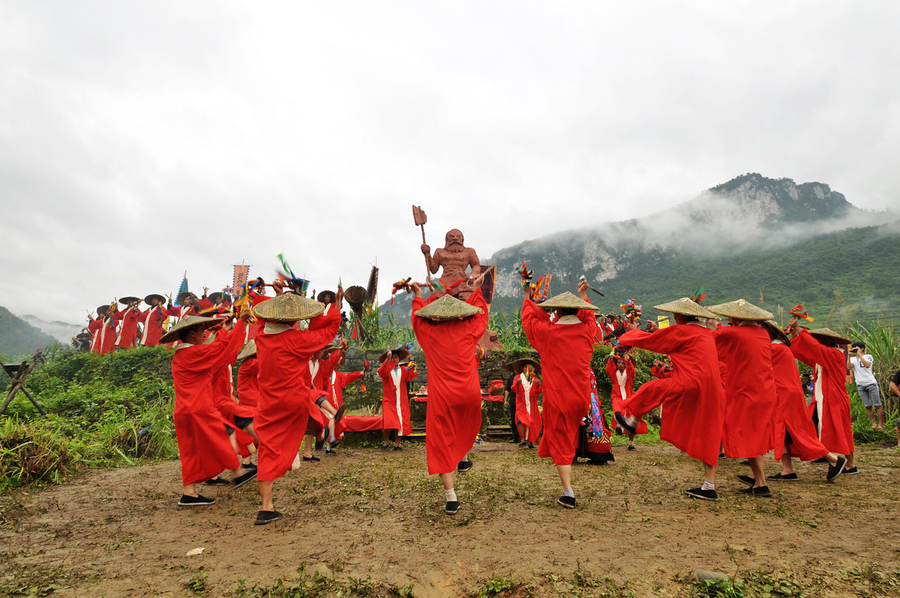 湘西保靖县碗米坡镇沙湾村首八峒是土家远祖八部大王故里,又有清代