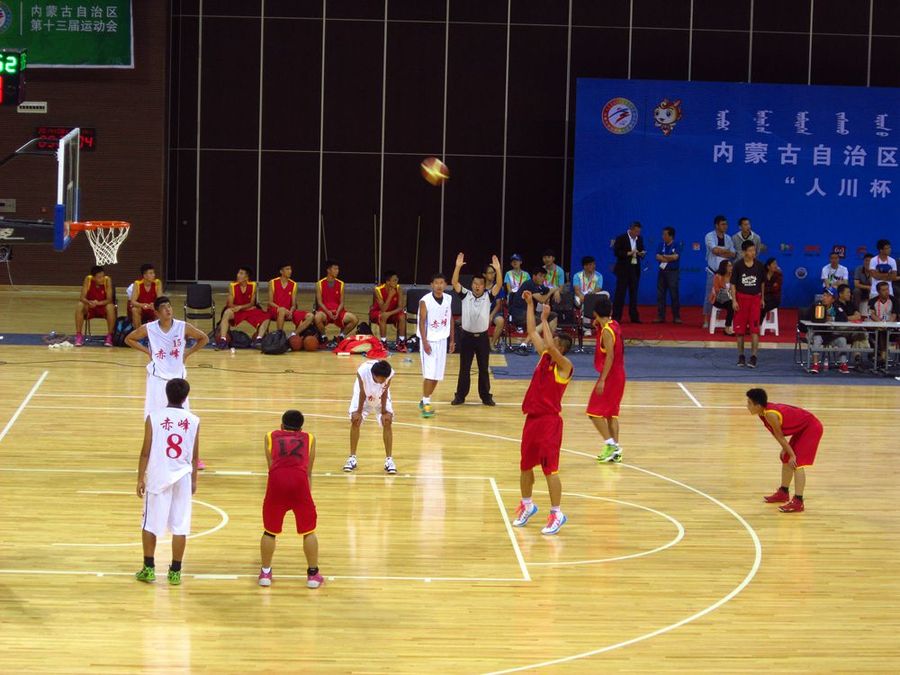 开元棋牌下载-九江一中八里湖校区高二年级举办篮球竞争举止