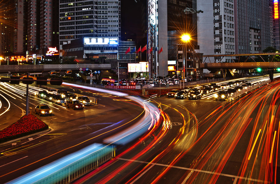 创业路人行桥夜景