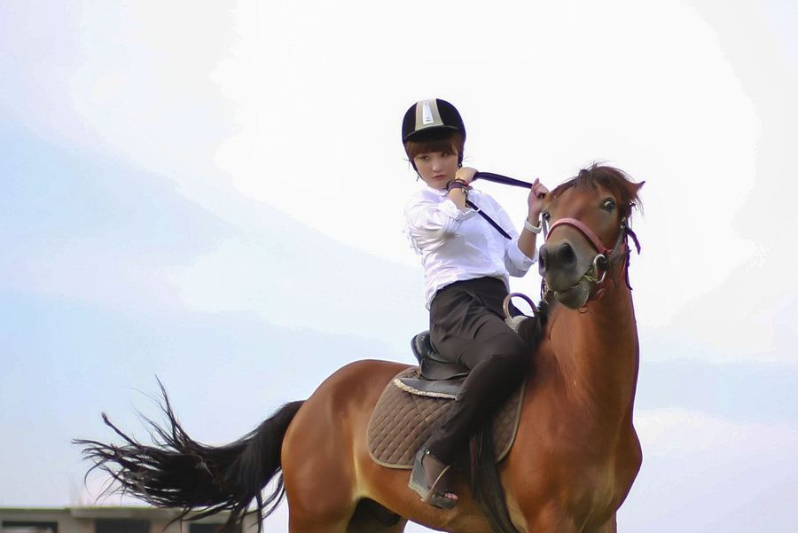 【骑马的女孩摄影图片】北海市人像摄影