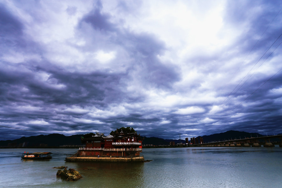 【凤凰台风下的福州城摄影图片】风光旅游摄影