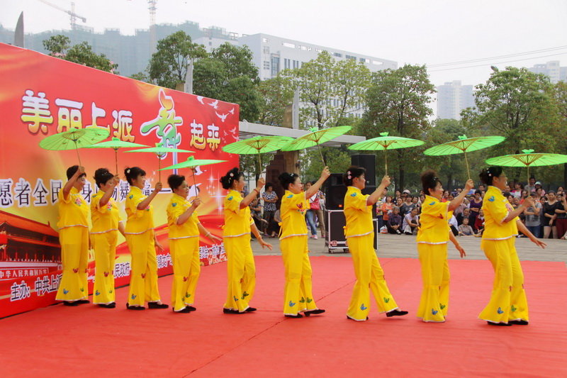 上派镇迎国庆四十埠广场文艺演出图片精选！