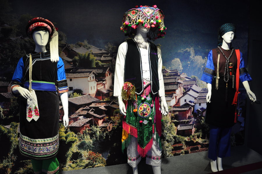 【白族服饰摄影图片】上海纺织博物馆纪实摄影