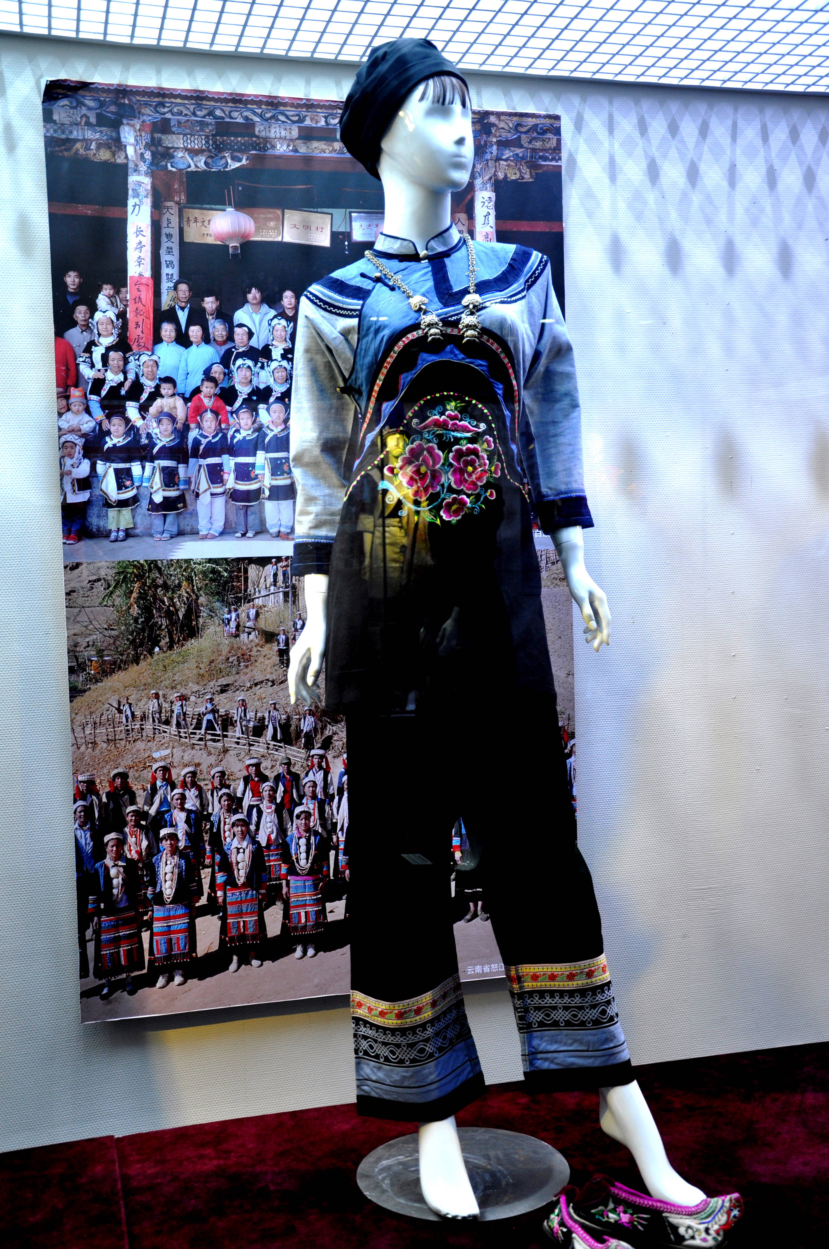 【白族服饰摄影图片】上海纺织博物馆纪实摄影_心中有桃园，处处是美景_太平洋电脑网摄影部落