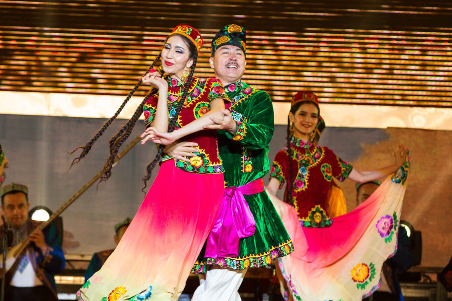 【新疆维吾尔族歌舞摄影图片】纪实摄影_太平洋电脑网摄影部落