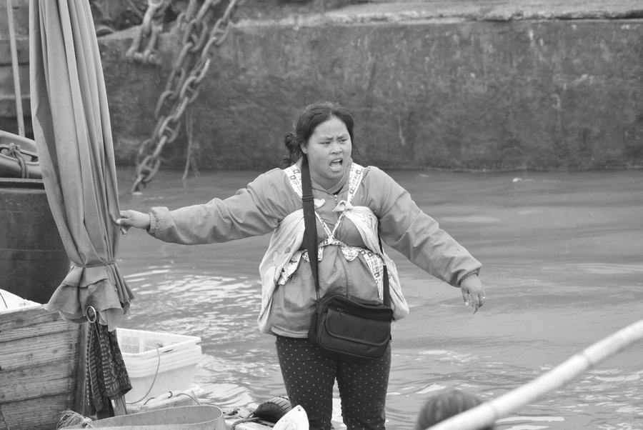 【渔妇--伟大的母亲摄影图片】湛江海鲜码头纪