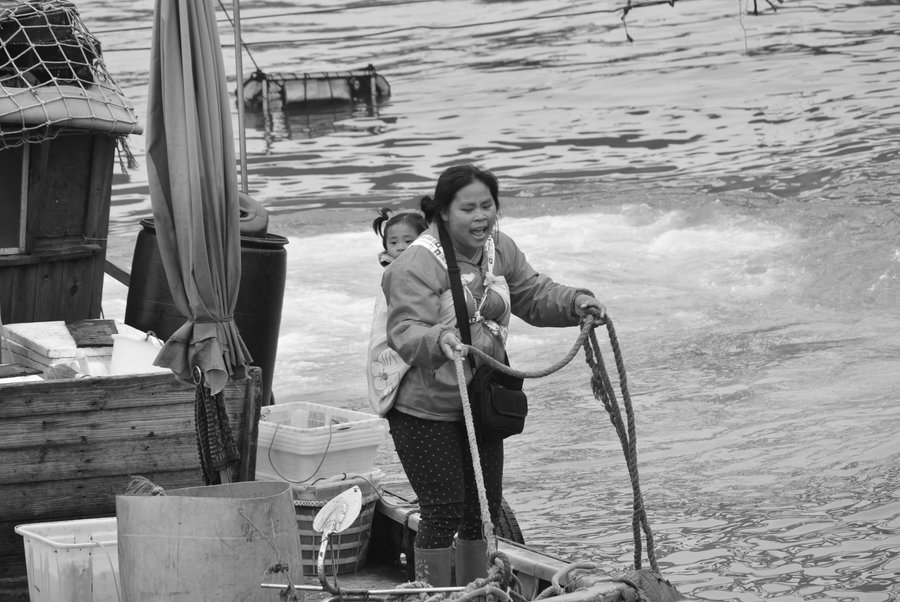 【渔妇--伟大的母亲摄影图片】湛江海鲜码头纪