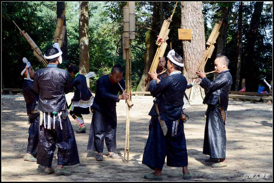 芭莎苗族人表演