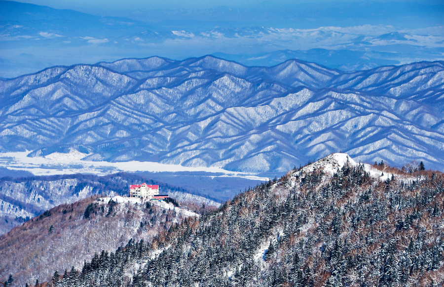 锅盔山上风景美