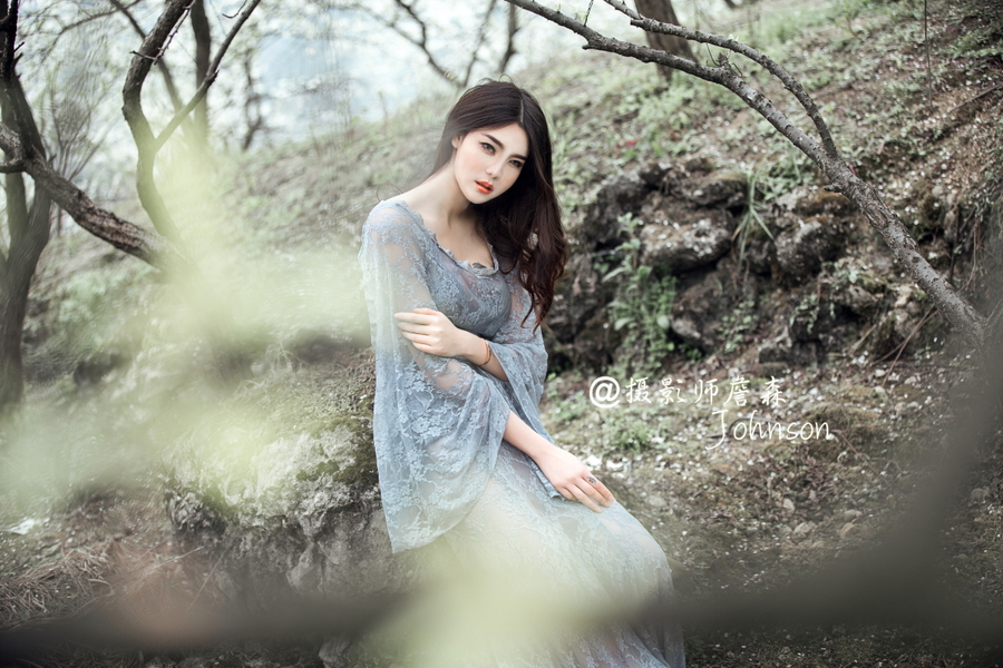 【性感女神壁纸似锦摄影图片】人像摄影李花性感美女苹果露点图片