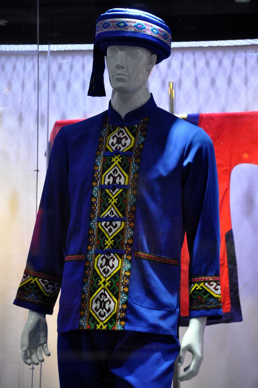 【土家族服饰摄影图片】上海纺织博物馆纪实摄