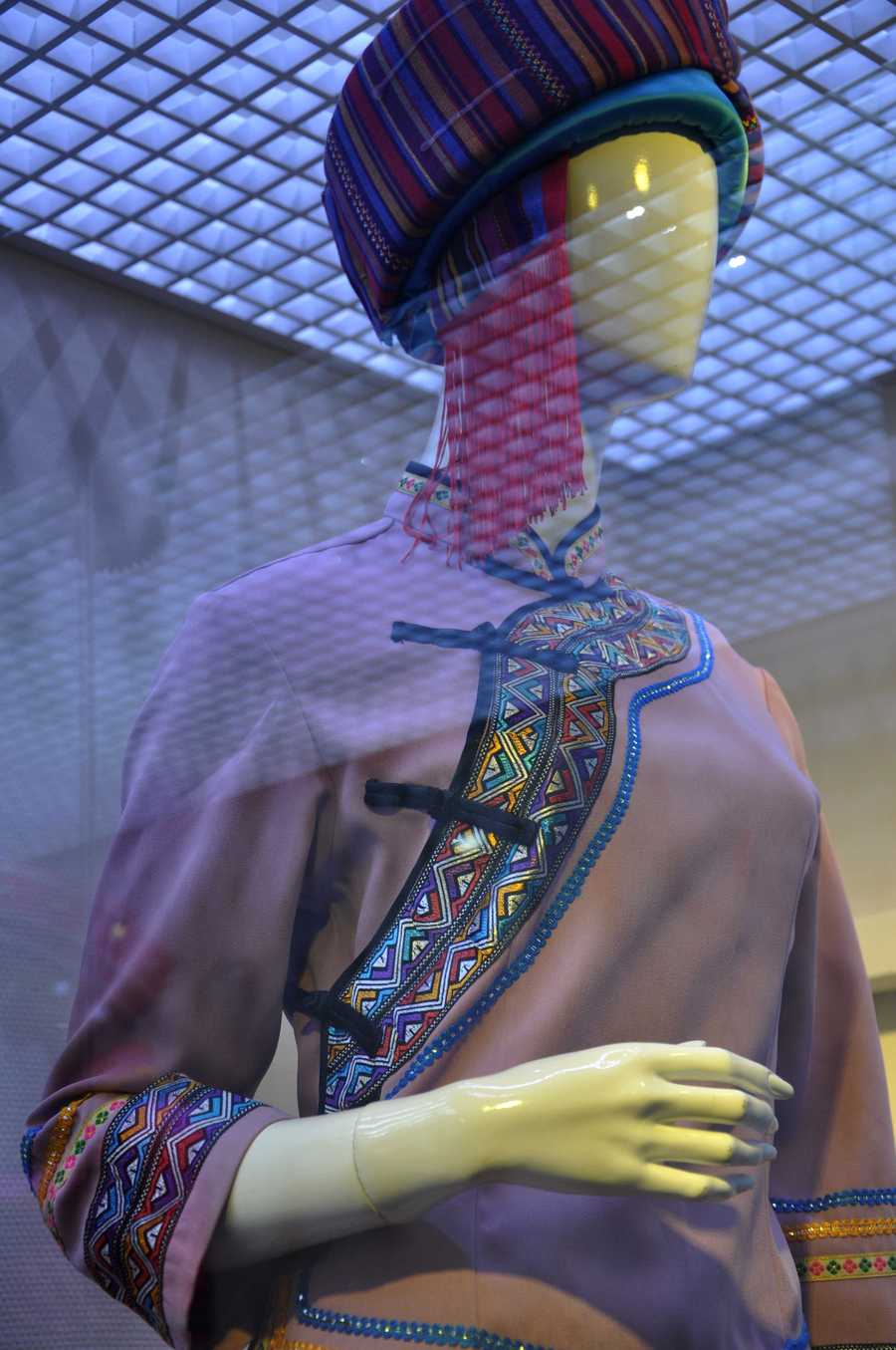 【土家族服饰摄影图片】上海纺织博物馆纪实摄