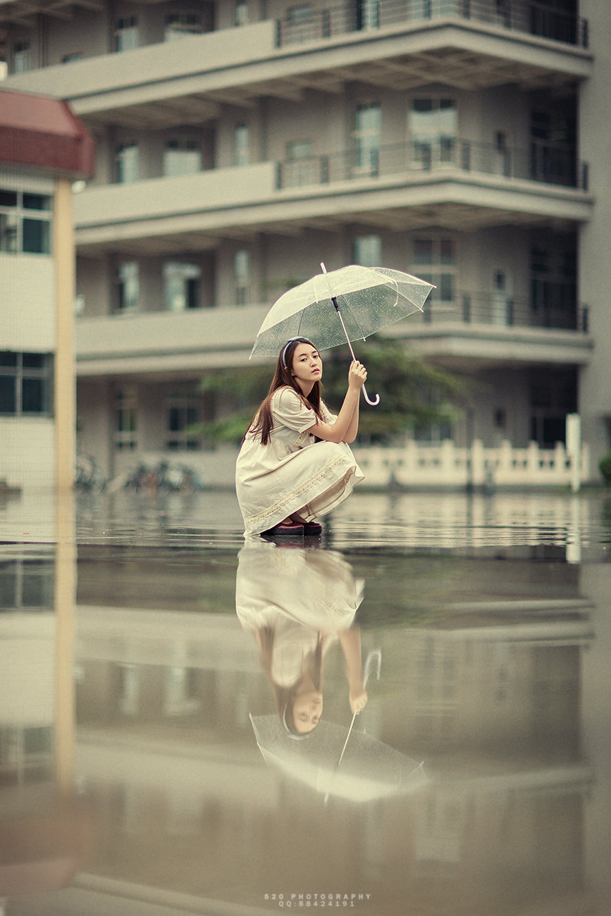 【雨一直下摄影图片】人像摄影