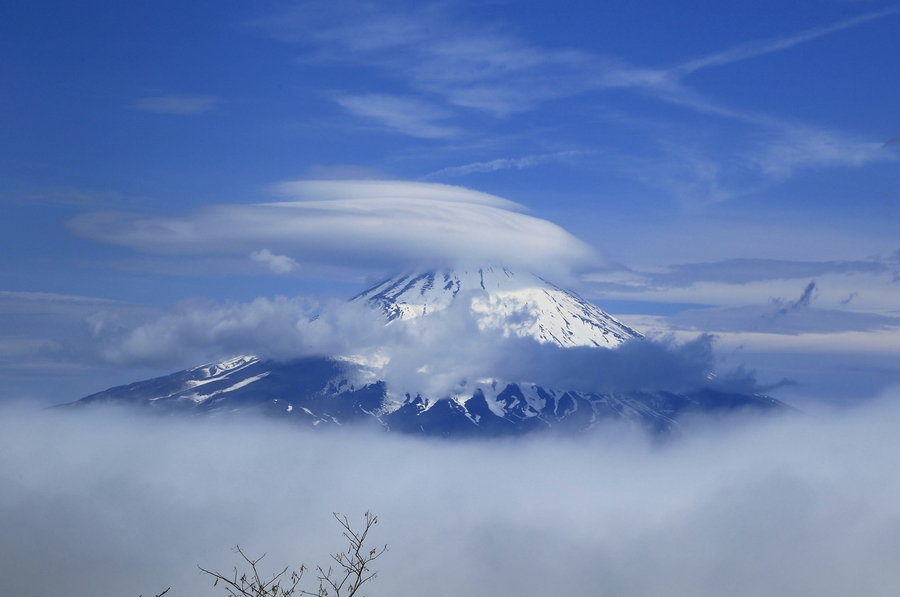 【富士山的云彩摄影图片】日本静冈县风光摄影