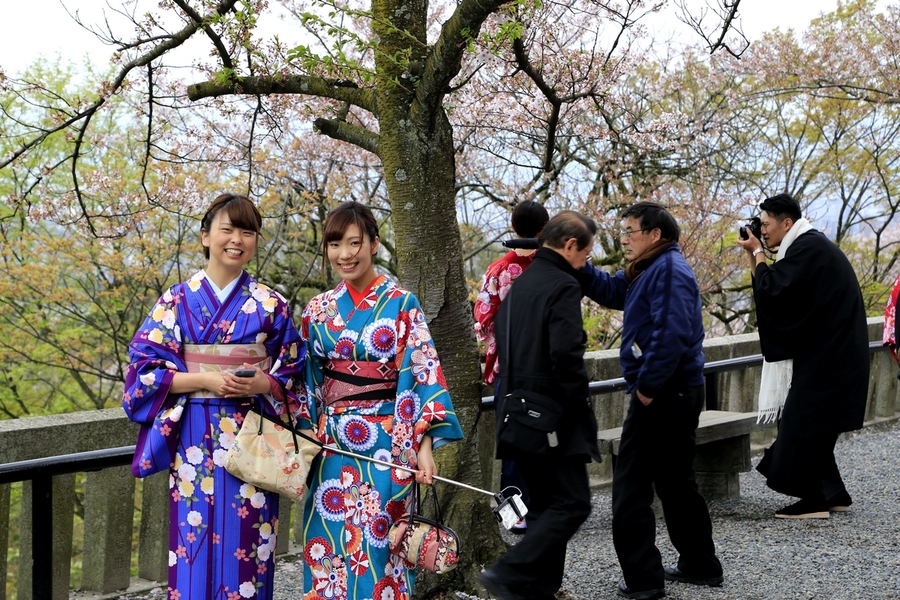【京都女子赏樱花摄影图片】日本京都人像摄影