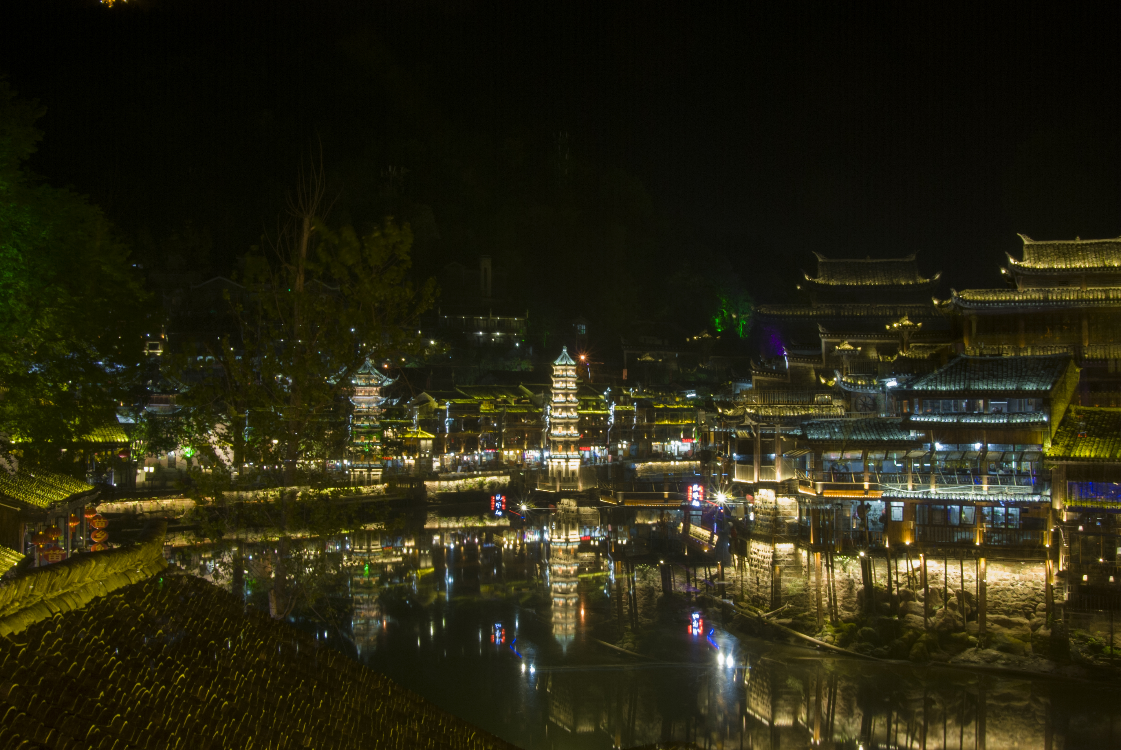 凤凰古城迷人夜景