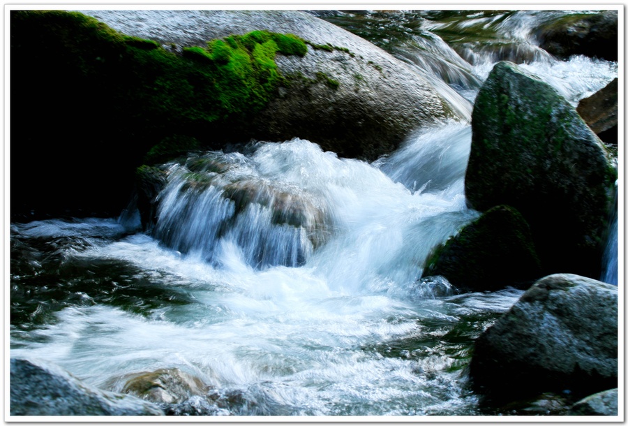 小河流水