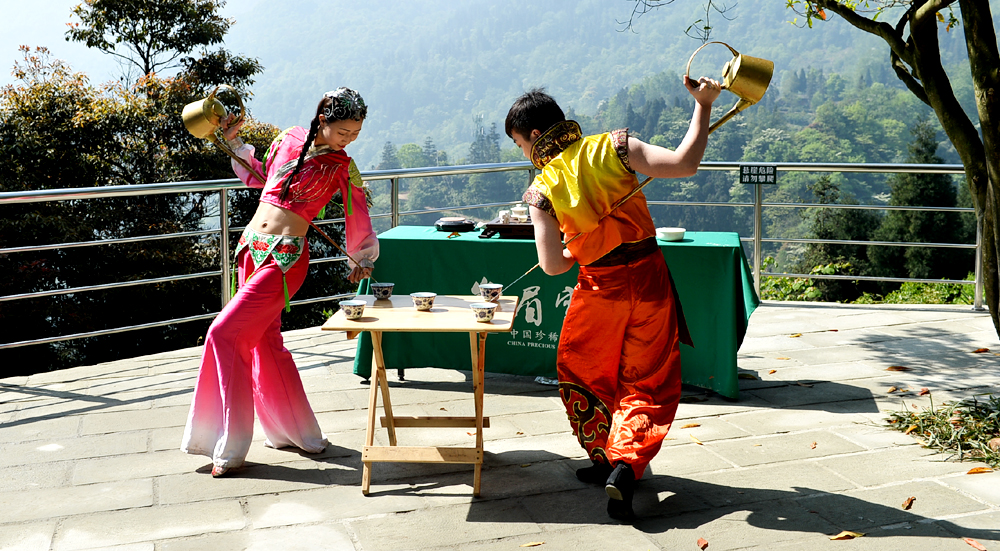 俊男靓女秀茶技