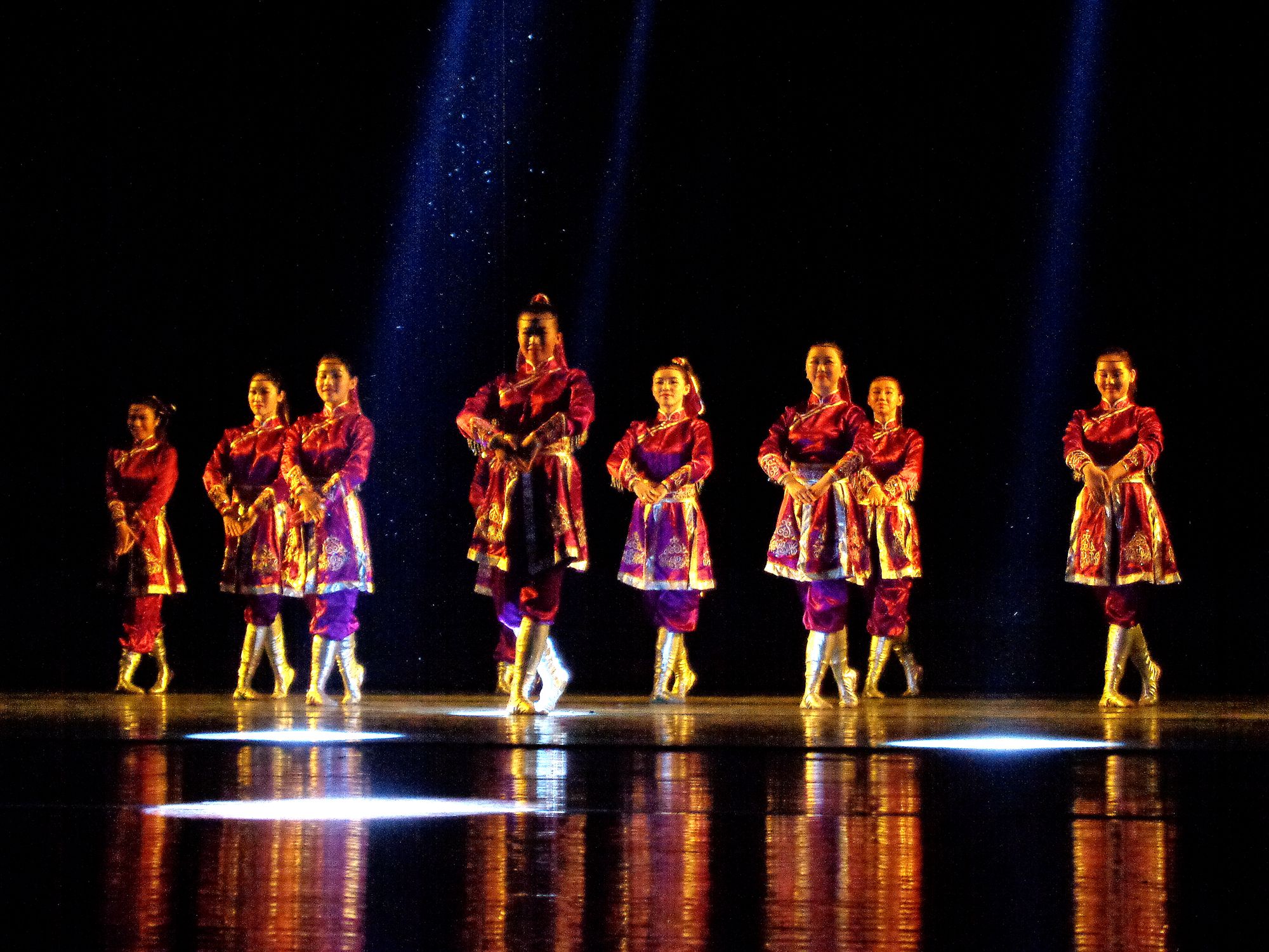 中国舞身韵组合《凤鸣瑶山》，身韵训练就是古典舞的基础……_新浪新闻