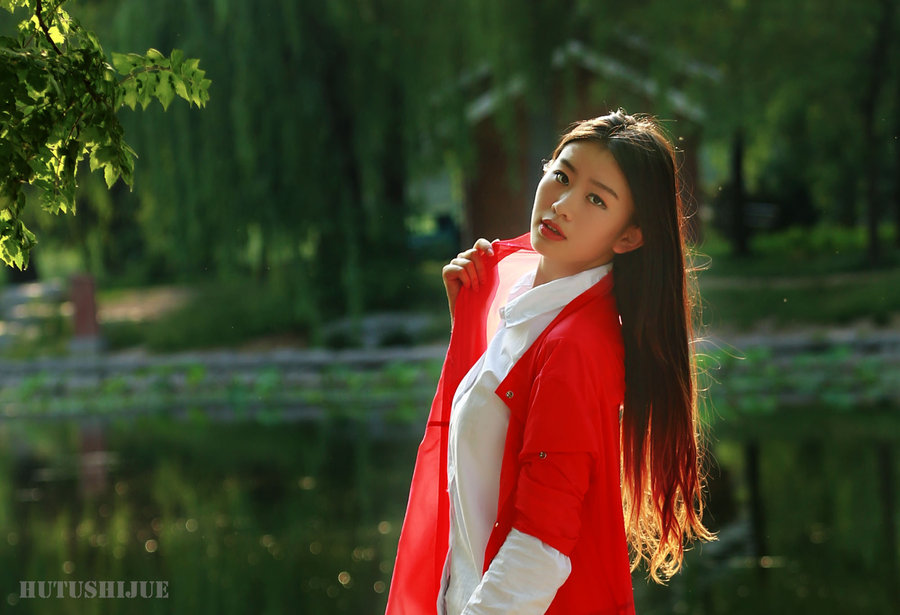 红衣少女