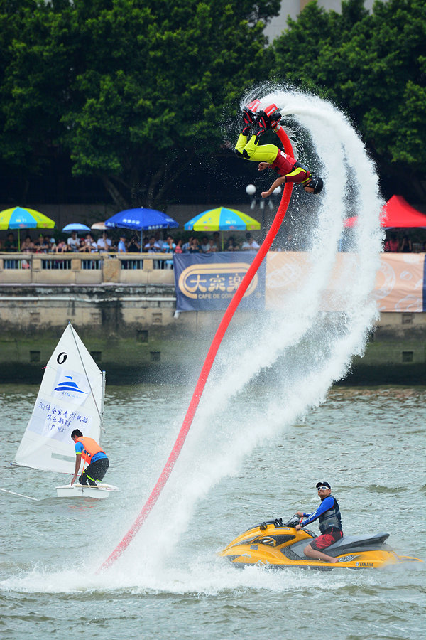 【广州国际龙舟邀请赛剪影 --- 水上飞人表演摄