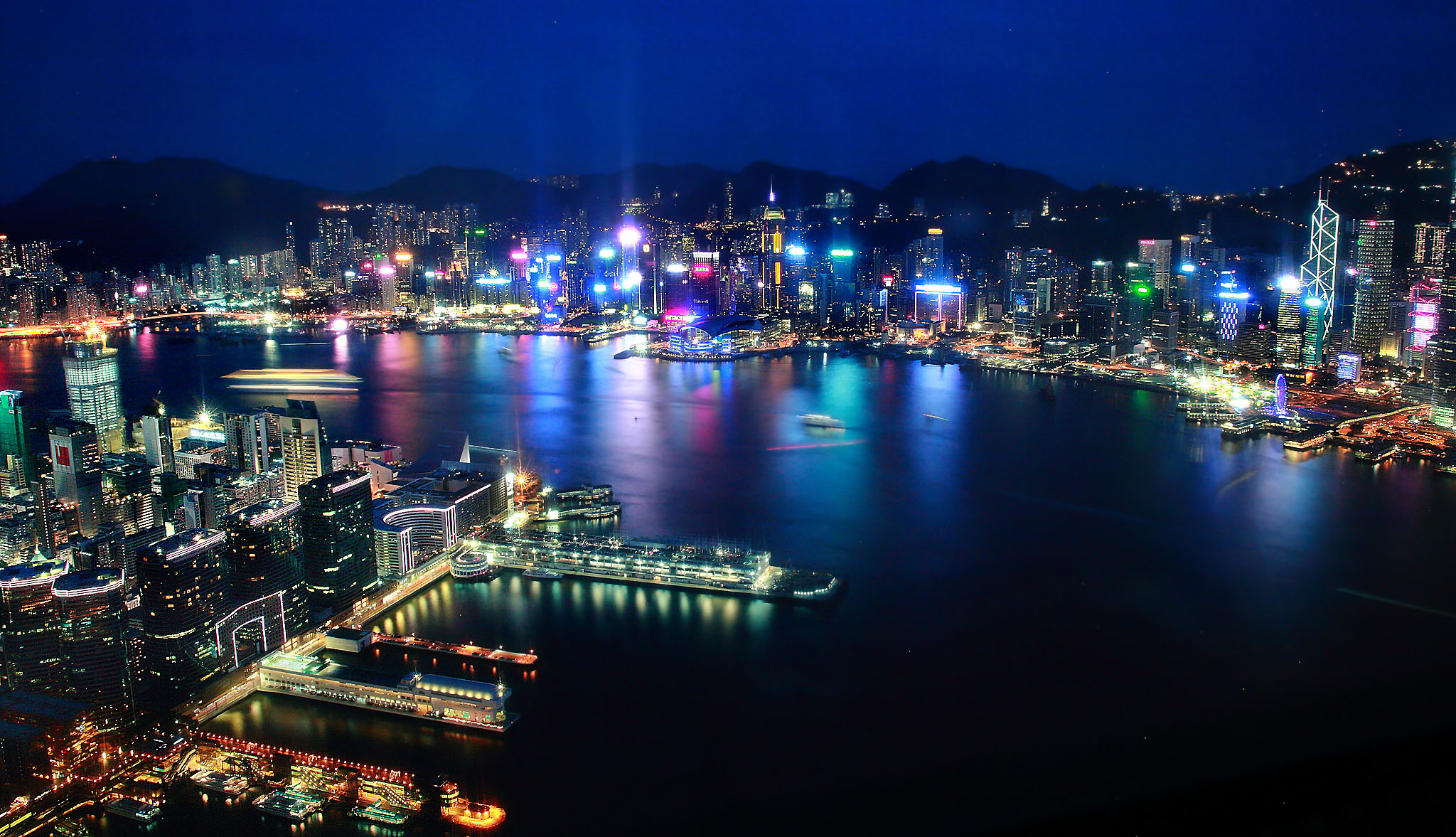2024天际100香港观景台游玩攻略,夜晚的中环从ICC上看过去非常...【去哪儿攻略】