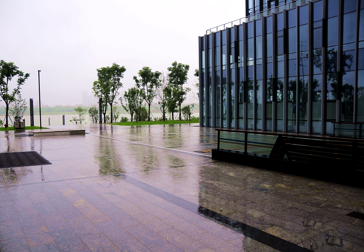 雨中九龙湖