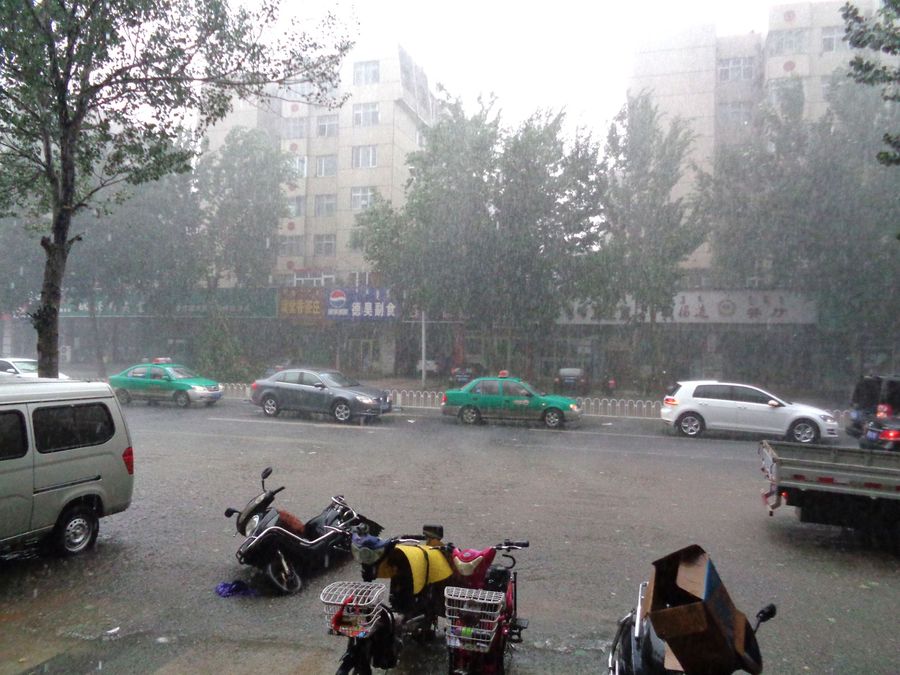 【赤峰城区狂风暴雨摄影图片】赤峰市红山区纪