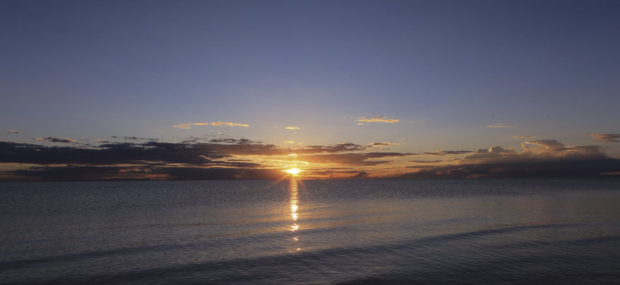 青海湖日出:黑马河