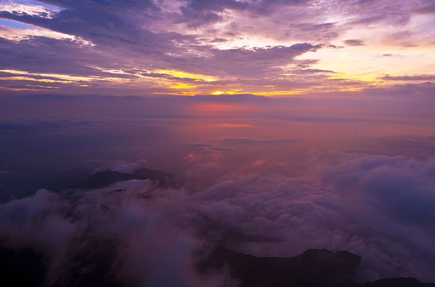 峨眉山日出