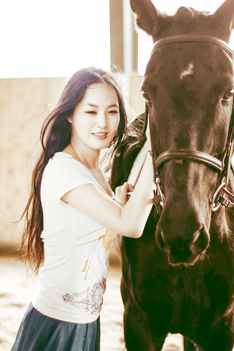 美女与马