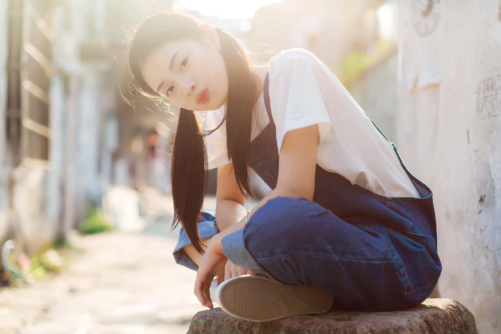 巷子里的小姑娘