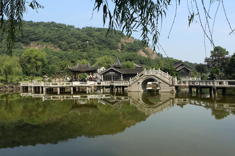 灵岩山景区