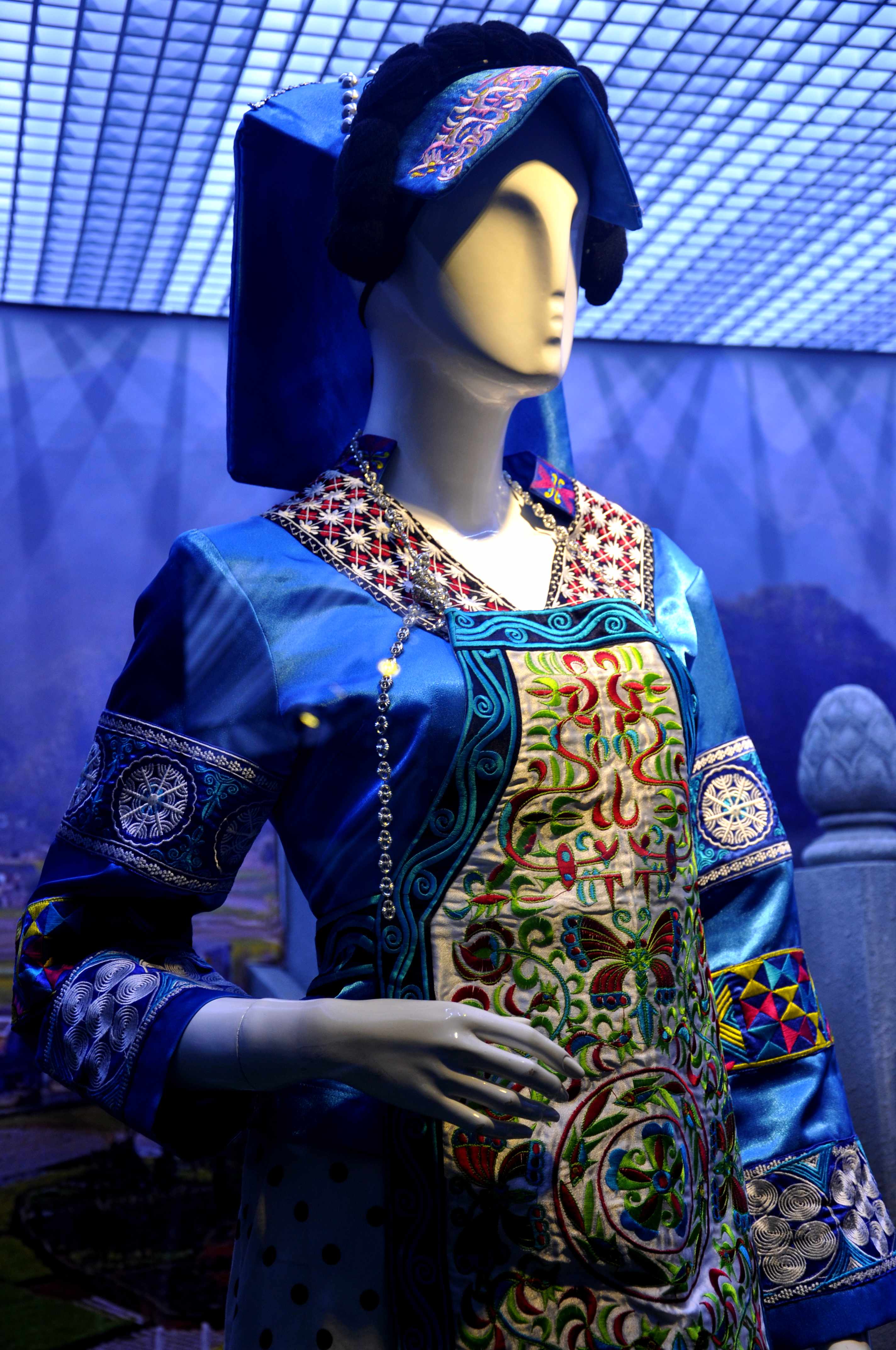 17—18世纪欧洲女士服饰时尚的更迭变化。