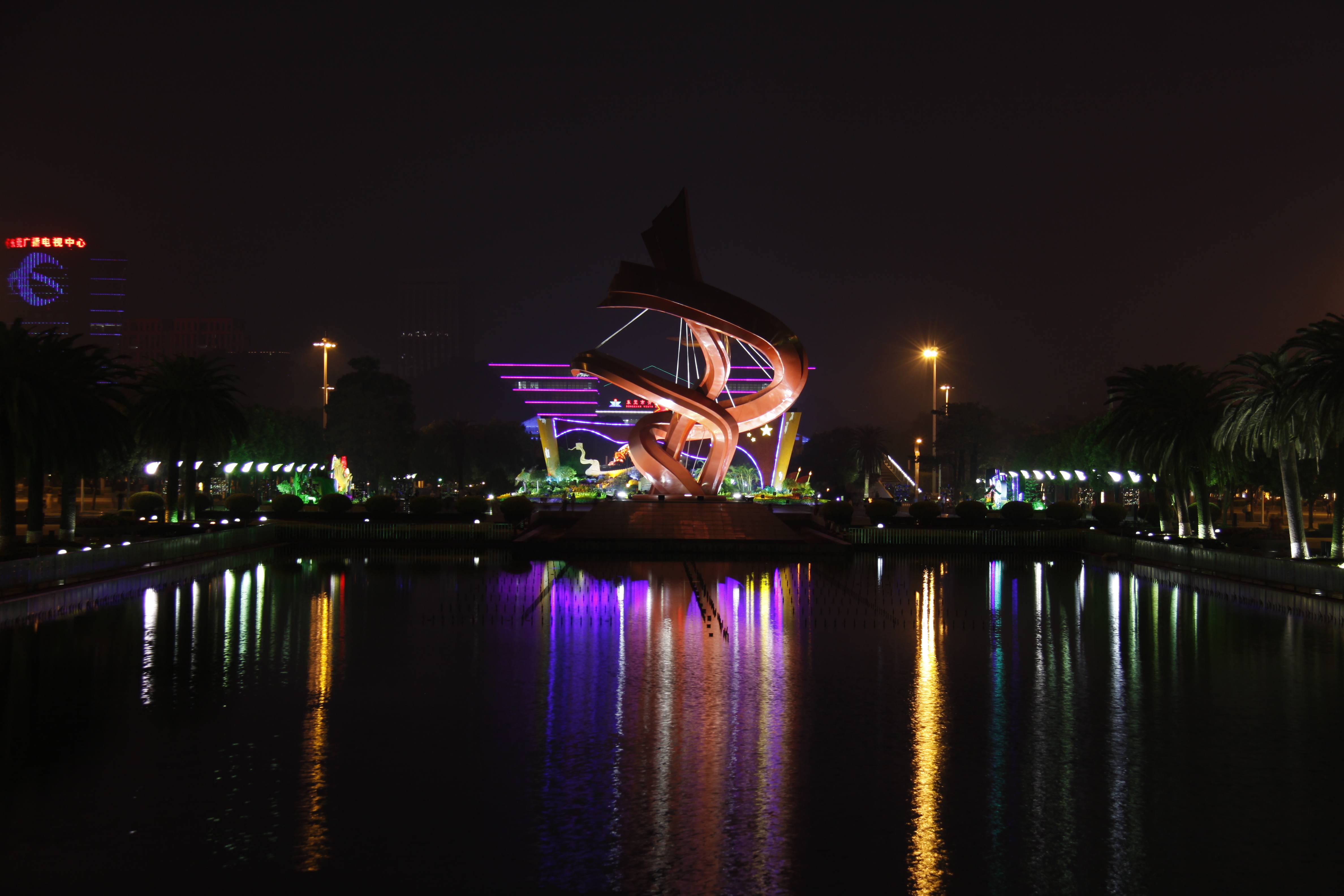 【东莞之夜景摄影图片】东莞市政府广场风光摄影_bocz