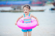 广东入冬未果反回夏天带小妞去河边玩耍。