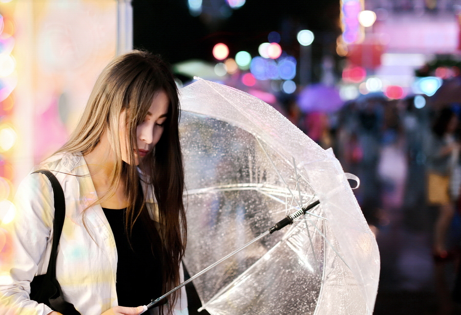 【等你在雨中-夜摄摄影图片】上海 南京路步行