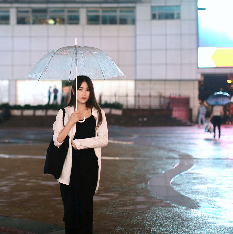 【等你在雨中-夜摄摄影图片】上海 南京路步行