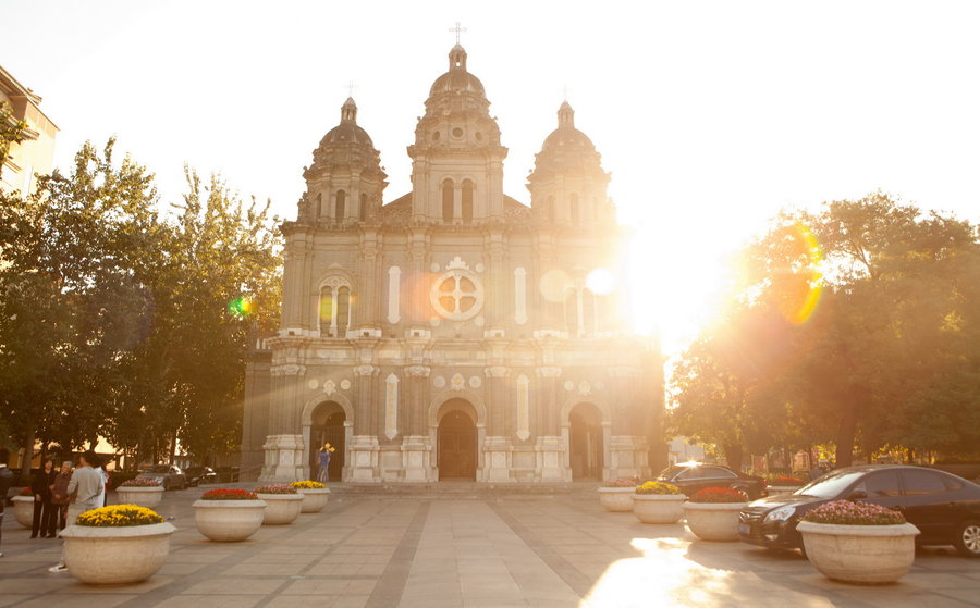 【北京婚礼跟拍 王府井教堂婚礼摄影图片】北