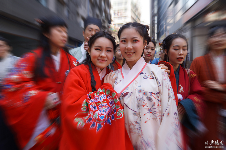 查看大图 手机看图 作品简介 年廿八(2月6日),广州汉服协会组织一批